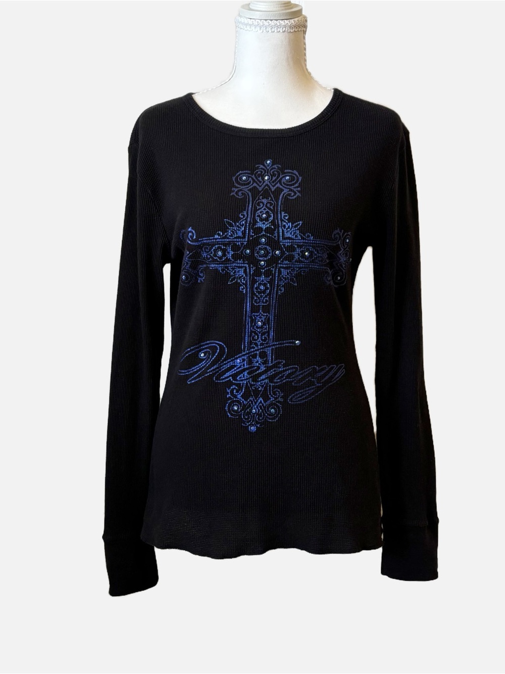 Cowgirl Tuff Co. Long Sleeve Thermal Shirt “Victory" Cross Design Women’s Large